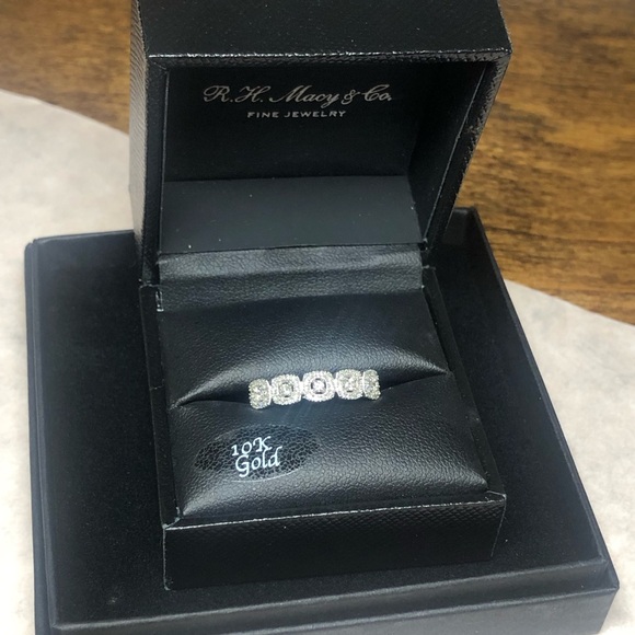 Macy’s Diamond Halo Cluster Ring in 10k White Gold (1/4ct. t.w.) - Picture 3 of 4